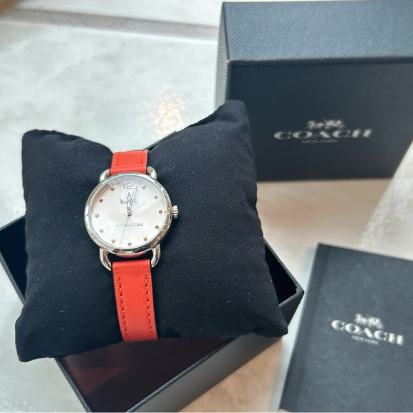 Coach Ladies Wrist Watch. Cary Collection. 34 mm diameter. Model 977141030. NIB - Picture 2 of 5